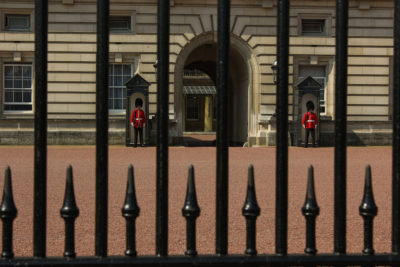 Guardia en Buckingham Palace, Londres, Reino Unido.