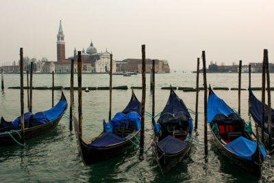 Góndolas en Venecia, Italia.