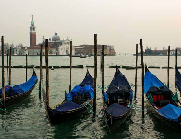 Góndolas en Venecia, Italia.