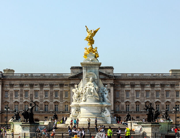 Buckingham Palace, el Palacio Real de Londres, capital del Reino Unido.