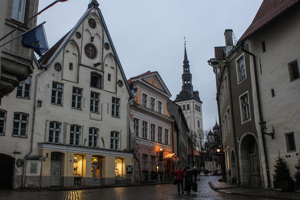 Calle Vana Turg, centro histórico de Tallin, Estonia.