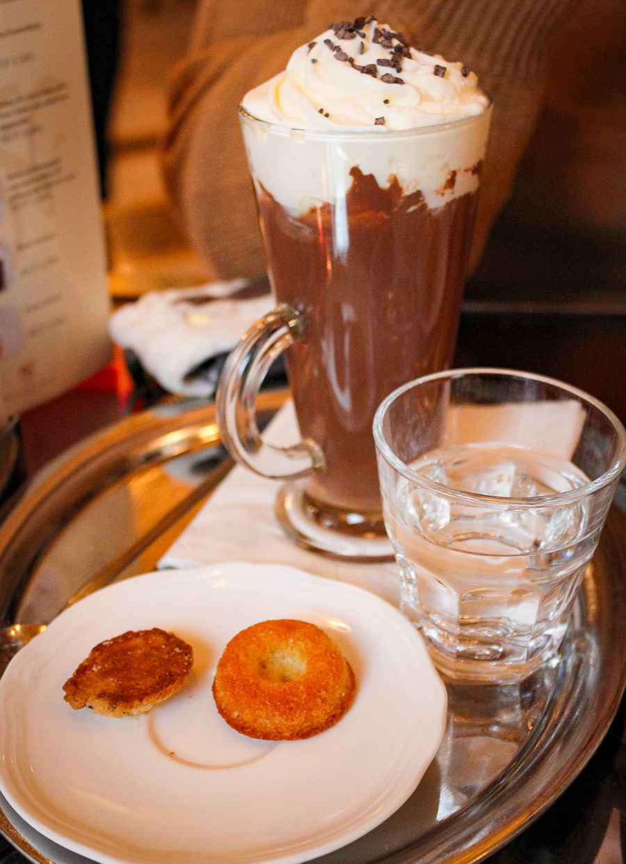 Chocolate con nata en el New York Cafe de Budapest.