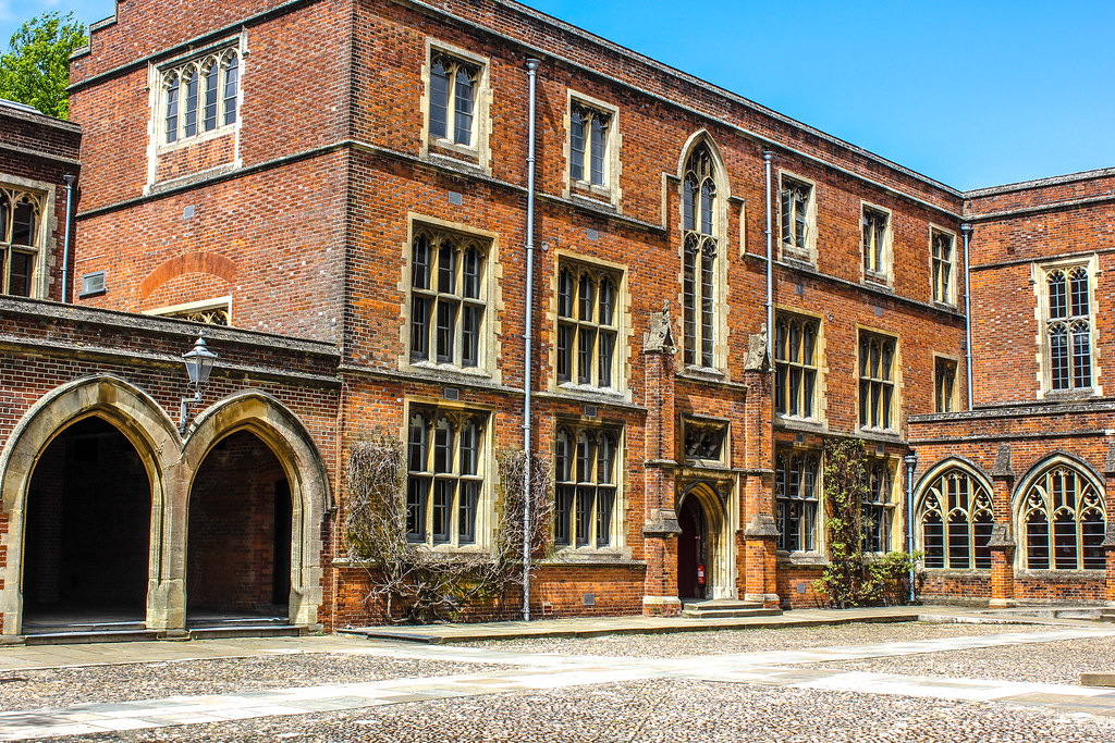 Detalle arquitectónico de ladrillo de los edificios en Winchester College.