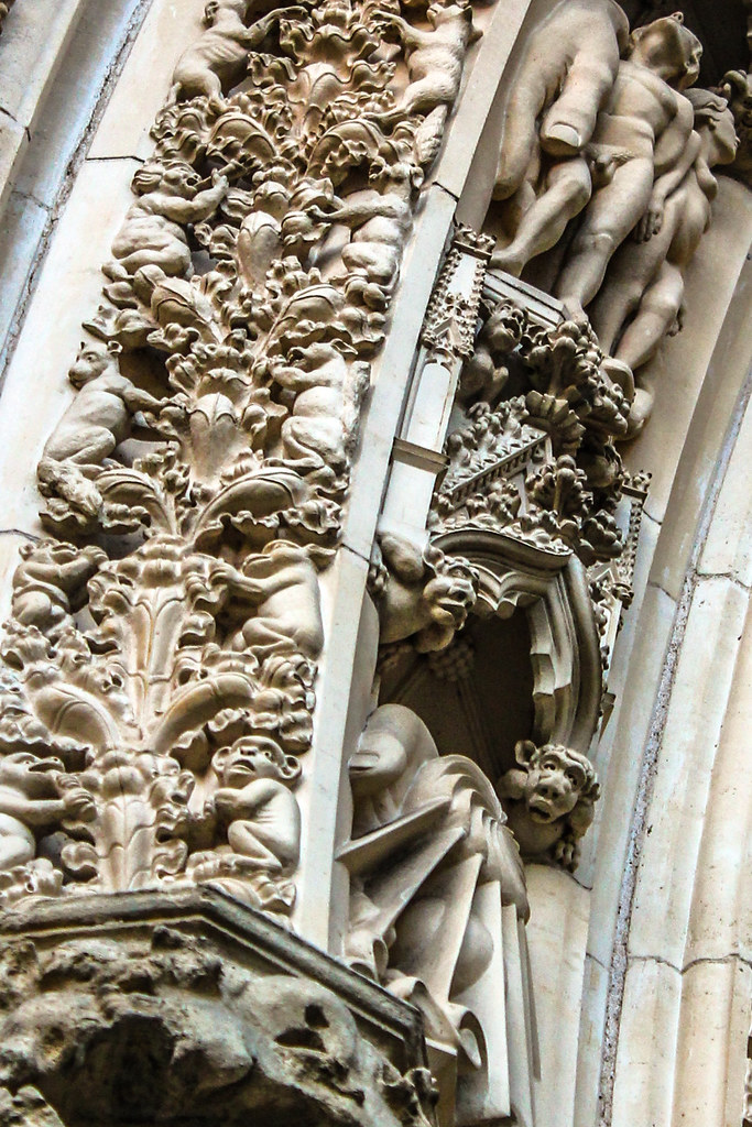 Detalle escultórico de la fachada del York Minster.
