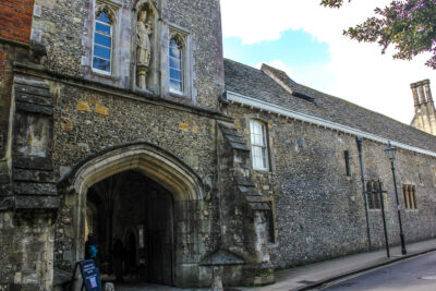 Entrada al histórico Winchester College.