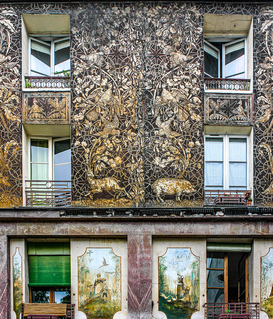 Espectacular fachada de un edificio en la Rue Mouffetard.