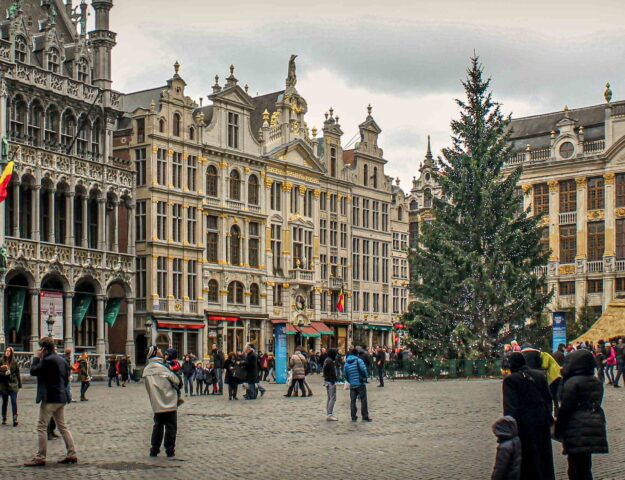Grand Place de Bruselas, capital de Bélgica, en Navidad.