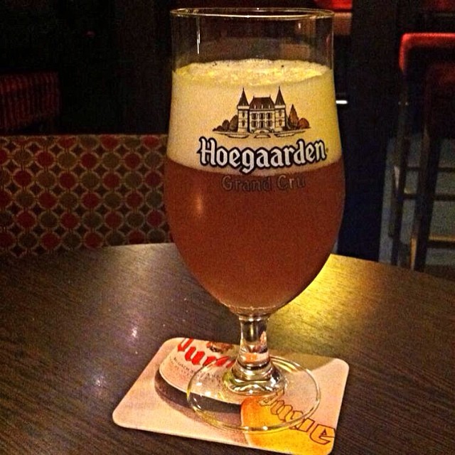 Cerveza Hoegaarden Grand Cru.