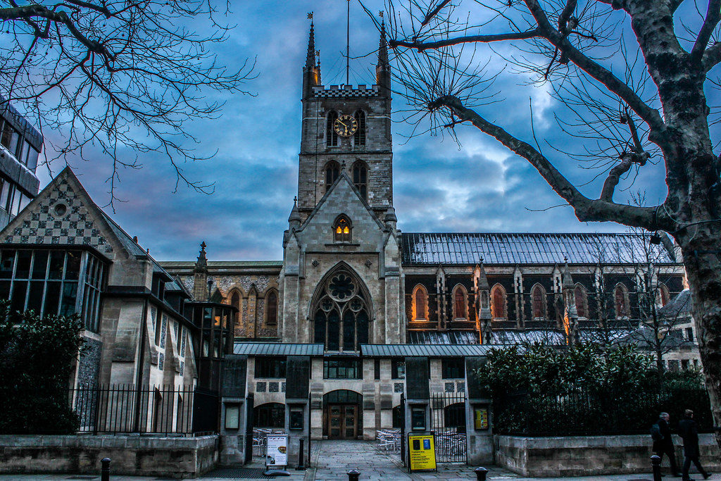 Catedral de Southwark en Londres al atardecer.