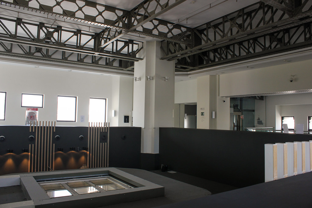 Interior moderno y minimalista del Palacio de Comunicaciones, CentroCentro, en Madrid.