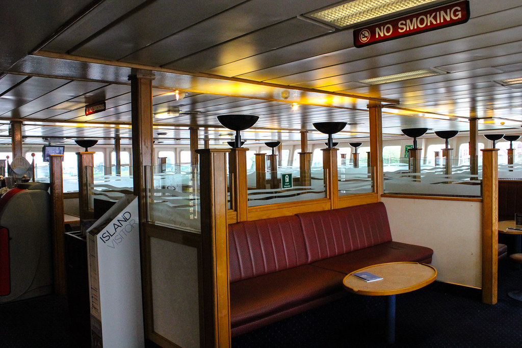 Interior del ferry de Southampton a East Cowes.