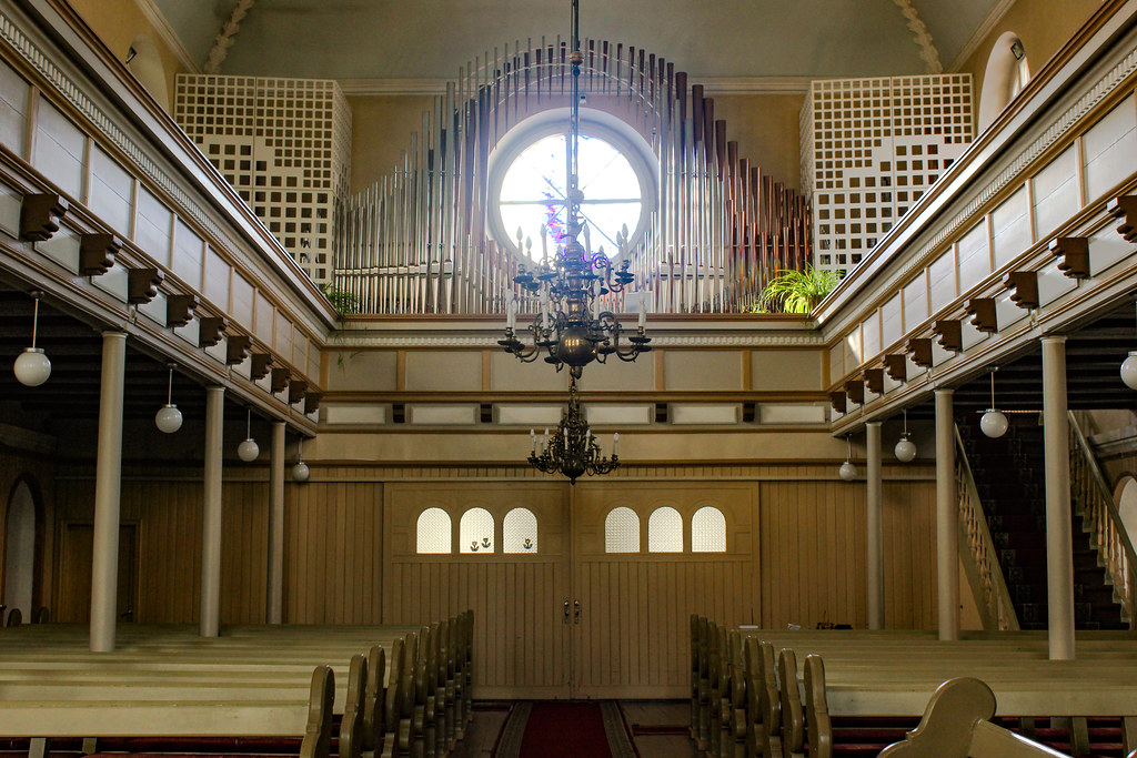 Interior de la Iglesia de Santa Isabel.