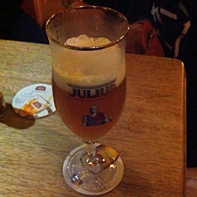 Cerveza Julius.