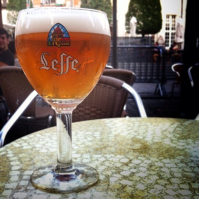Cerveza Leffe Blonde.