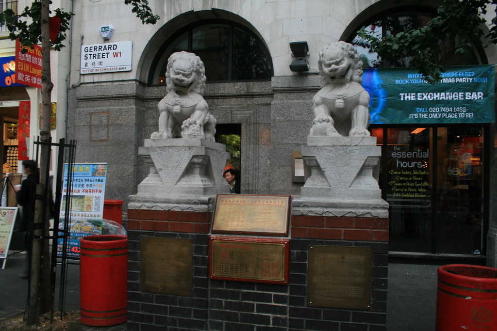 Estatuas de leones en Gerrard Street en el Barrio Chino de Londres.