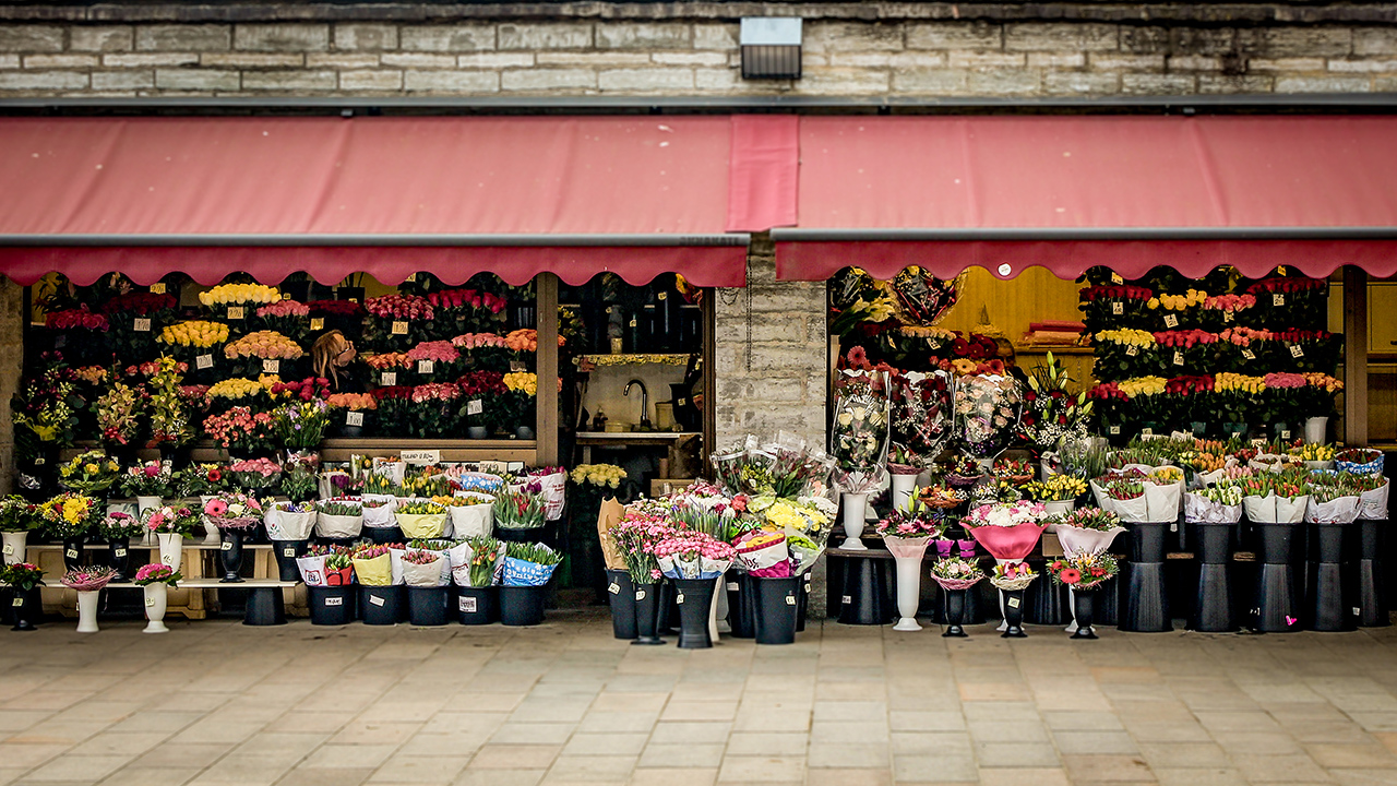 Mercado de flores junto a la Puerta de Viru.