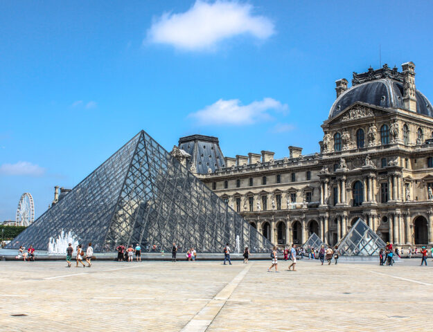 Museo del Louvre de París, capital de Francia.