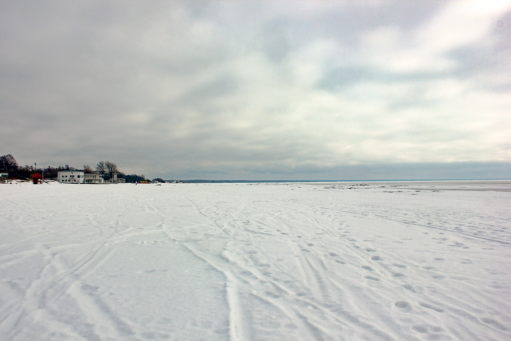 Playa de Pärnu congelada.