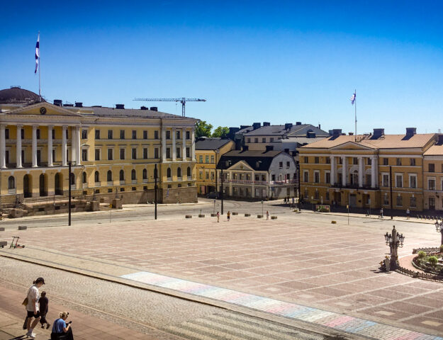 Plaza del Senado de Helsinki, capital de Finlandia.