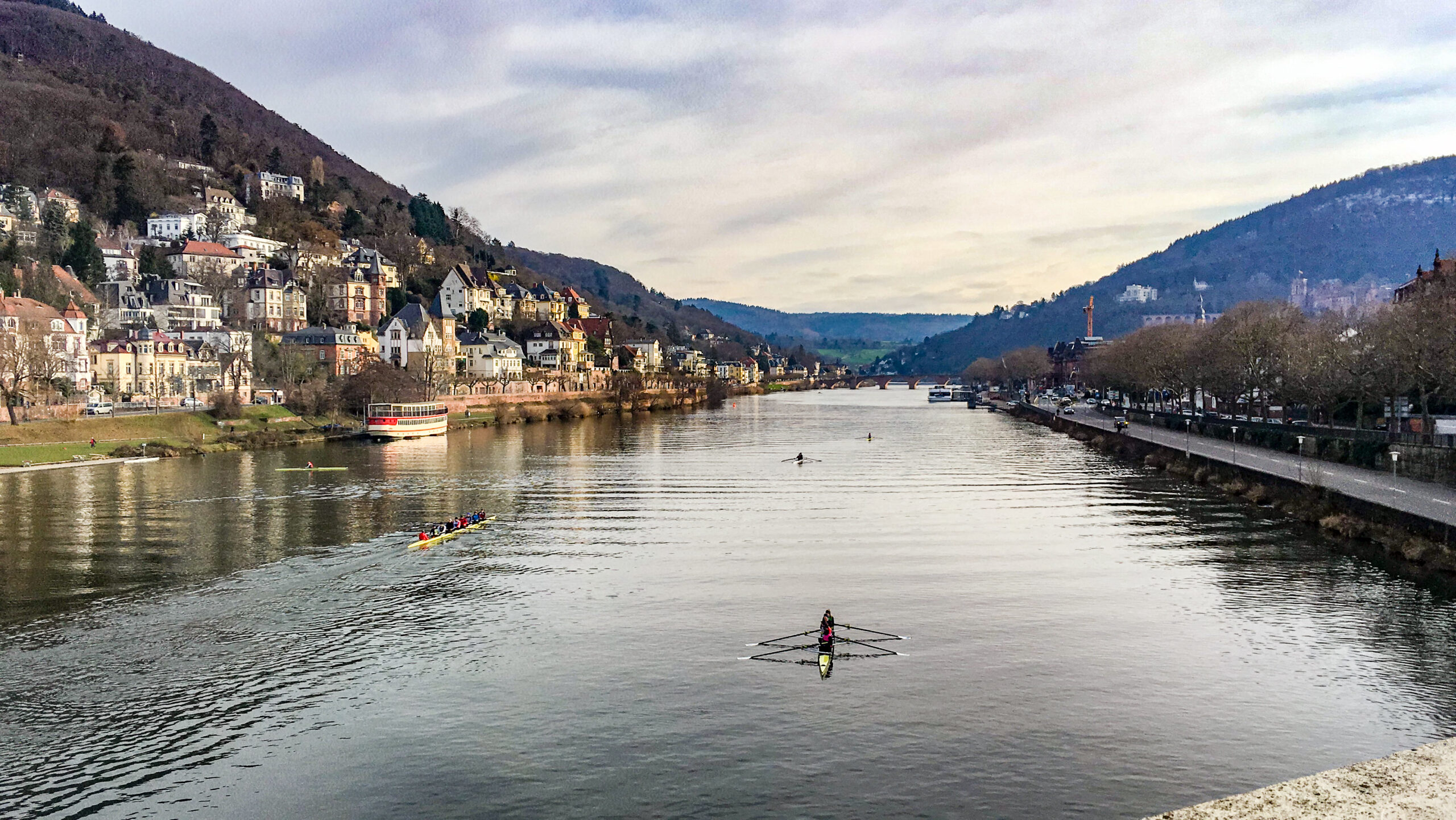 Río Neckar a su paso por Heidelberg.
