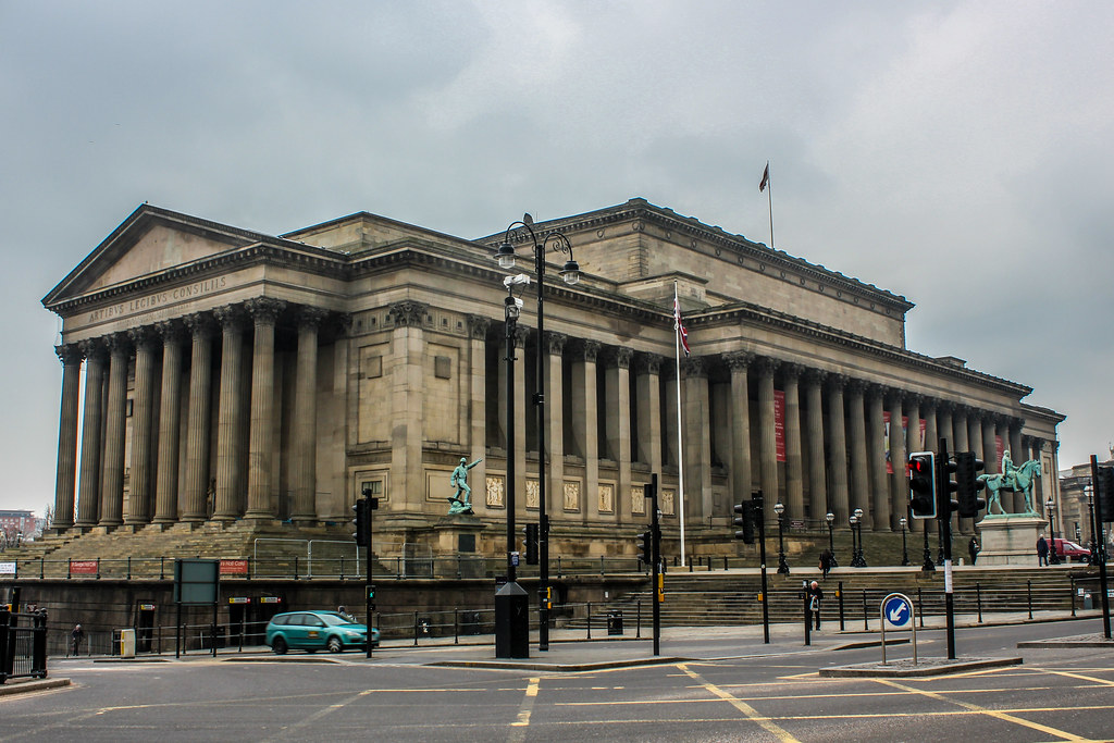 Fachada del St George's Hall en Liverpool.