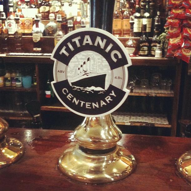 Tirador de cerveza conmemorativo del centenario del Titanic.